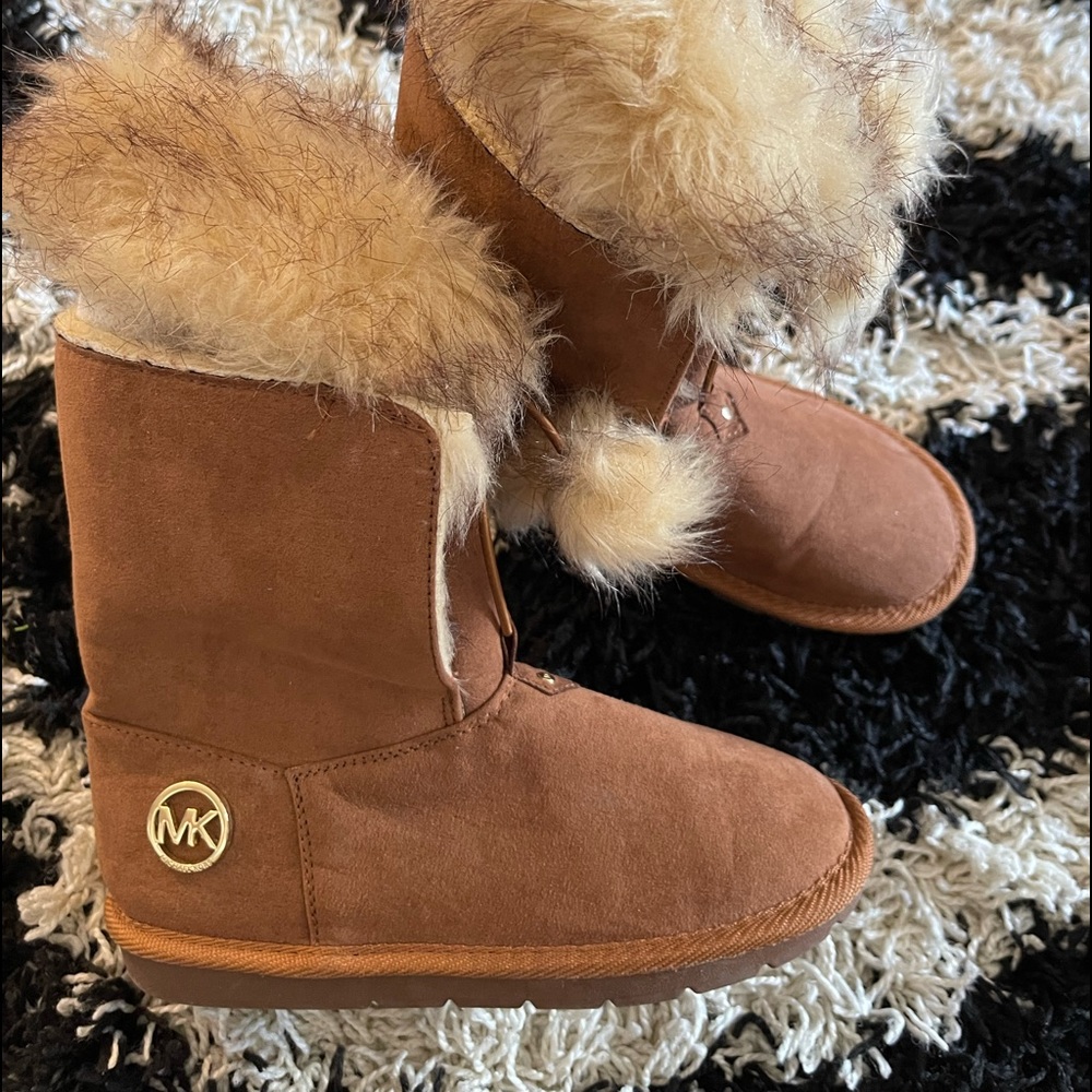 🧚🏽🦄Girls MK (MicheLKors) Fur short bootie 🎀